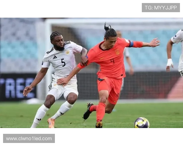 国足防线崩溃喀麦隆6分钟连进2球